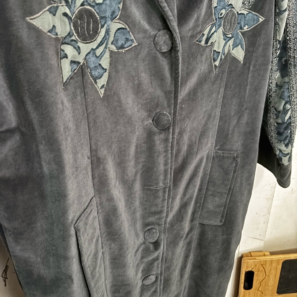 Vintage Gothic Newport News Embroidered Black & Deep Blue Velvet Coat | Size M - Picture 6 of 10
